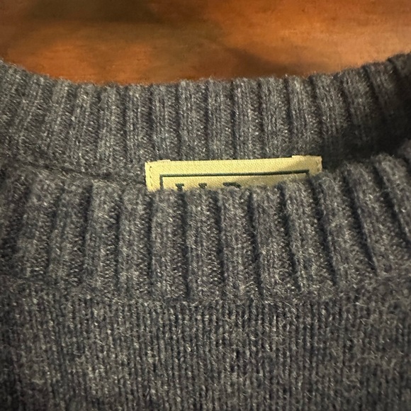 L.L. Bean Men's Lambswool Sweater - Picture 2 of 6